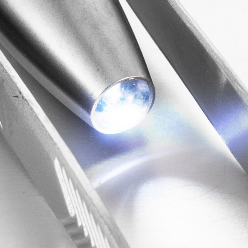 Pince à épiler les sourcils lumière LED