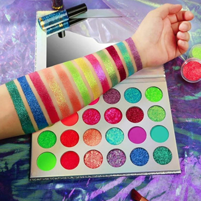 Palette Yeux 24 Fards Néon Swatch Test